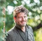 RICHARD HEAD SHOT cropped (1)